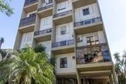 Apartamento de 2 dormitórios, em ótima localização, no Bairro Higienópolis. Apartamento muito ensolarado, iluminação direta, 2 dormitórios, sendo 1 suíte com sacada ampla, linda vista. Living em &quot