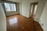 Apartamento de dois quartos e uma vaga de garagem no bairro Cidade Baixa em Porto alegre. &lt;BR&gt;&lt;BR&gt;Este charmoso apartamento de dois dormitórios, situado no coração do bairro Menino Deus, e