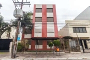 Apartamento com 2 dormitórios, 1 banheiro, sala 2 ambientes, fundos. Sem elevador, com 1 lande de escada. Próximo  á Erico  Verissimo. Aceita financiamento.