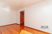 Encontre seu novo lar em Petrópolis! Imagine morar em um apartamento incrível na Rua Sinimbu, 28, com 2 dormitórios, ambos suítes, uma vaga de garagem e elevador. Com 66m², este espaço oferece tudo o 