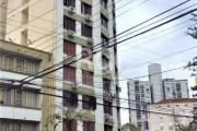 Apartamento de 1 dormitório, na Lima e Silva, andar alto, com lareira no living, split instalado, área de serviço separada da cozinha, água quente. Portaria 24 hrs e salão de festas no condomínio. Pró