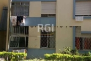 Excelente apartamento, de 02 dormitórios, cozinha, área de serviço, living 02 ambientes, todo em piso frio., em ótimo estado de conservação, desocupado.&lt;BR&gt;condomínio, com estacionamento rotativ