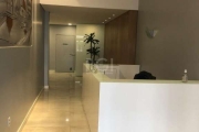 Sala comercial em excelente localização e com elevador no prédio. &lt;BR&gt;No coração do bairro com fácil acesso, grande variedade de transporte público,  bancos, mercados, farmácias e etc.&lt;BR&gt;