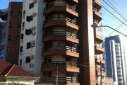 Cobertura triplex, piscina. No primeiro andar suite de casal mais dois dormitórios e dependência de empregada. No segundo livre banheiro e lareira.Terceiro piso livre&lt;BR&gt;Com uma ampla área priva