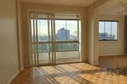 Apartamento de 3 Dormitórios no Bairro Farroupilha&lt;BR&gt;&lt;BR&gt;Amplo apartamento de 3 dormitórios, transformado em 2, mas de fácil reversão, com living para dois ambientes, banheiro social, coz