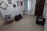 Excelente apartamento térreo, com 2 dormitórios, living, cozinha, banho social, área de serviço, uma vaga de garagem escriturada. Condomínio com salão de festas, piscina, portaria 24hs. Vale a pena co