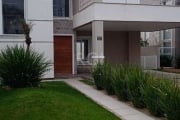 excelente casa estilo sobrado, alto padrão, no condomínio Alphaville Gravataí (fase I).&lt;BR&gt;&lt;BR&gt;Com 235m², 3 dormitórios com ar split, sendo 1 suíte máster com closet, banheira de hidromass