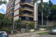 Cobertura com vista panorâmica de 360º, 450m2 privativos originalmente com 4 dormitórios transformados em 3 dormitórios, sendo 2 suítes, piscina, duas churrasqueiras, duas lareiras, 4 vagas de garagem