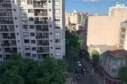 Ótimo apartamento em Porto Alegre no Centro Histórico, amplo com 3 dormitórios mais dependência de empregada, living 03 ambientes, cozinha, área de serviço, sacada na sala e no dormitório principal.Ap