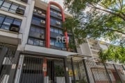 Sala comercial em excelente localização no Rio Branco, com 33m² divididos em hall, lavabo e duas salas, sendo uma com ar condicionado. &lt;BR&gt;Condomínio com portaria 12h e elevador.&lt;BR&gt;O préd