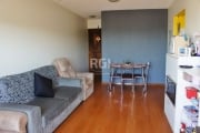 Apartamento de 2 dormitórios no bairro Ouro Branco em Novo Hamburgo, sala de estar e jantar ar condicionado na sala e quarto do casal, , banheiro social, sacada com vista e com tela de proteção, cozin