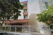 Apartamento à venda no Edifício Guaira, localizado na Avenida Taquara,  Petrópolis, Porto Alegre. Com área privativa de 80m² e área total de 85m², o imóvel possui 3 dormitórios, 1 banheiro social e 1 