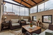 Cobertura Triplex à Venda em Petrópolis - 3 Quartos com Suíte e 2 Vagas&lt;BR&gt;&lt;BR&gt;Sofisticado apartamento cobertura no bairro  Petrópolis. Com uma área de 206m², este imóvel combina elegância