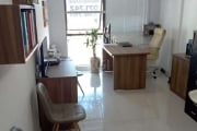 Sala comercial mobiliada com móveis planejados bem decorada, com split, piso em porcelanato, banheiro todo reformado, ótima orientação solar, próximo ao polo jurídico, shopping Praia de Belas, ótima l