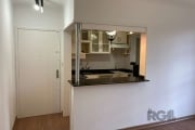 Apartamento com 2 quartos no bairro São João, banheiro social, sala de estar e jantar,  cozinha, semi-mobiliado.  Box  rotativo. Rua calma e tranquila.&lt;BR&gt;foi alugado , ideal para investidor