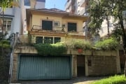 Casa comercial  para venda no Bairro Moinhos de Vento, na Av. Bordini . A casa possui garagem, andar térreo, andar superior é um grande pátio .&lt;BR&gt;A casa é bastante ampla, peças amplas , própria