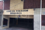 Box de estacionamento no Centro Histórico de Porto Alegre, com ótima localização, junto a universidade do Estado, próximo a todos recursos do bairro em edifício garagem. Prédio pequeno com dois andare