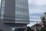 Conjunto comercial 3 salas localizada no bairro Chácara Das Pedras.&lt;BR&gt;&lt;BR&gt;O imóvel possui 3 banheiros, piso porcelanato, recepção, sala de reuniões, espaços para coworking, e excelente po