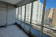 Vende  sala em andar alto com ótima localização,  divisórias, piso parquet, sacada e copa.&lt;BR&gt;&lt;BR&gt;Portaria em horário comercial, elevadores e câmeras de vigilância