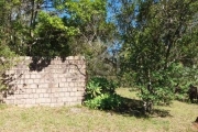 Terreno com 450mq, em condominio , lugar calmo e arborizado, pode ser adquirido sozinho ou com outros 04 terrenos podendo fazer até 2.250mq, lotes 07, 08, 09 e 10. Frente a Av. Oscar Pereira, lotação 