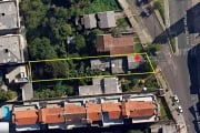 Terreno de 650m² em frente à igreja Matriz de Cachoeirinha. &lt;BR&gt;Possibilidade de anexar terreno vizinho para construção prédio grande de uso comercial, residencial.&lt;BR&gt;Medidas aproximadas 