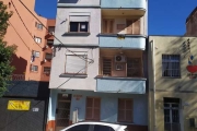 Apartamento com três dormitórios, living para dois ambientes, banheiro social e lavabo. De frente, ampla sacada e churrasqueira no apartamento. Ensolarado e arejado. Ótima localização no bairro, rua J