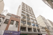 Disponível para venda uma excelente sala comercial localizada na Rua dos Andradas, no coração do Centro Histórico de Porto Alegre. Com uma área de 47 m², esta sala é perfeita para quem busca um espaço