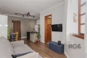 Apartamento de 1 dormitório na Cidade Baixa, região central de Porto Alegre. Imóvel de fundos, silencioso, com cozinha integrada ao living, todo reformado e impecável, piso em laminado, ficam armários