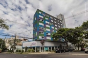 Apartamento tipo Studio e uma garagem no bairro Santa Cecília em Porto Alegre. Descubra este aconchegante apartamento localizado na Rua Dona Eugênia, em Santa Cecília, Porto Alegre. Com uma área priva