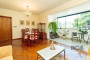 APARTAMENTO DE 138m² NO HIGIENÓPOLIS - COM SALA DE ESTAR E VARANDA INTEGRADAS, COZINHA, 3 DORMITÓRIOS (1 SUÍTE), BANHEIRO SOCIAL, SUÍTE AUXILIAR, CHURRASQUEIRA E EXCELENTE ILUMINAÇÃO NATURAL. COM 1 VA