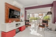 Bem-vindo ao seu novo lar! No encantador bairro Petrópolis, onde o charme e a sofisticação se encontram. Este apartamento à venda é uma verdadeira joia no mercado residencial, são dois dormitórios, co