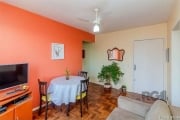 Bairro Petrópolis, Av. Lucas de Oliveira, esquina Av. Ipiranga, com frente Norte (muito sol!); uma grande oportunidade, uma ótima localização. Apartamento com 02 dormitórios, living, cozinha, área de 