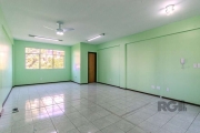 Oportunidade imperdível para investidores e empreendedores! Excelente conjunto comercial/sala à venda na tradicional Av. Cristóvão Colombo no bairro Floresta em frente ao Shopping Total. Este imóvel e