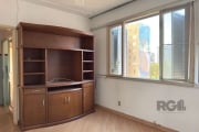 Apartamento de 51m², 2 dormitórios, living para dois ambientes, cozinha, área de serviço separada e 1 banheiro. Imóvel em andar alto, com vista definida e muito ensolarado.&lt;BR&gt;&lt;BR&gt;Prédio c