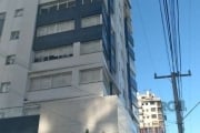 Vendo lindo apartamento, 2 dormitórios, com suíte, novo, andar alto, MOBILIADO e decorado, com churrasqueira, 100% com rebaixamento em gesso, VISTA PARA O MAR DE TODOS OS AMBIENTES, duas quadras da pr