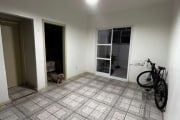 Ótimo apartamento no bairro Petrópolis, de frente, reformado, de 1 dormitório. Possui sala ampla, ótima área coberta com lavanderia (com acesso pela sala e pela cozinha), 1 dormitório, banheiro com bo