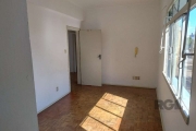 Apartamento de dois (1) dormitórios. Localizado na Rua São Carlos no bairro Floresta em Porto Alegre-RS. Muito tranquilo e familiar em empreendimento pequeno. com cerca de 68,60 m² de área privativa. 