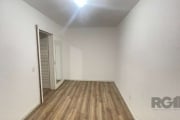 Apartamento  com 1 dormitório, cozinha, área de serviço Não possui elevado, apenas um lance de escadas. Possui uma vaga escriturada e descoberta.  Aceita financiamento . Imóvel encontra-se  locado