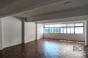 Sala comercial | 55,90m2 privativos | Centro Histórico&lt;BR&gt;&lt;BR&gt;Esta a venda uma sala comercial com 55,90 localizada na Rua Uruguai, 295 - Centro histórico de Porto Alegre. &lt;BR&gt; Locali