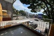 Apartamanento de 02 quartos com sacada, completamente reformado, piso laminado, portas novas, espera para água quente. Excelente ensolação leste/oeste, frente. Localizado na Av. Saturnino de Brito 685