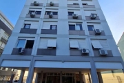 EXCELENTE APARTAMENTO COM 03 DORMITÓRIOS, SENDO UM COM SUÍTE, LIVING  2 AMBEINTE, BANHEIRO SOCIAL. AMPLA COZINHA, LAVANDERIA, DEPENDENCIA DE EMPREGADA. PISO EM PARQUET, PRÉDIO EM CENTRO DE TERRENO, 03