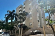 Vende apartamento de 02 dormitórios, sala para 02 ambientes com sacada fechada, banho social com box de vidro, cozinha com armários e área de serviço integrada, posição solar Norte/Oeste, condomínio c