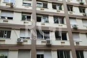 Apartamento alugado de 2 dormitórios em andar alto de fundos, living para 2 ambientes , 2 quartos ,sendo um com suíte, banheiro social, cozinha , área de serviço separada. Prédio com zelador, salão de