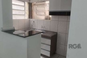 Descubra este encantador apartamento à venda no empreendimento Goldwan, localizado na Avenida Florianópolis, no bairro Azenha, em Porto Alegre. O imóvel possui armário embutido, além de segurança com 