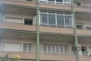 Vende Impecável apartamento desocupado,  2 dormitórios,  cozinha bem ampla, living para 2 ambientes,  com  sol, dormitórios amplos, área de serviço espaçosa, dependência de empregada e banheiro auxili