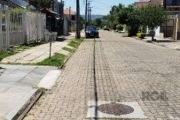 Oportunidade única de adquirir um terreno plano em um dos bairros mais promissores de Porto Alegre, Nova Ipanema, no Hípica. Com uma área total de 150 m², este espaço é ideal para construir a casa dos