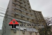 Vende.  BARBADA. Mobiliado e repaginado por arquiteto de renome. Próximo ao Hospital Moinhos de Vento. Maravilhoso apartamento de frente na Av. Independência com 135m2 privativos. 4 Dormitórios (sendo