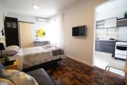 Entrar e morar  ? Excelente apartamento  de fundos, sol leste, com 30,25 de área privativa, desocupado na região central MOBILIADO E EQUIPADO, com fácil acesso a todos os lados da cidade!&lt;BR&gt;Pré