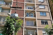 Compre apartamento Mobiliado,no bairro Cidade Baixa em Porto Alegre, com 1 dormitório, piso parquet,banheiro, living  dois ambientes, cozinha e área de serviço separada.Imóvel amplo, ventilado,silenci