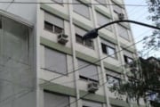 Apartamento situado na rua André da Rocha no Bairro Centro Histórico de 1 dormitório amplo, semi-mobiliado e decorado, andar alto, living 2 ambientes, cozinha e área de serviço separadas, banheiro soc